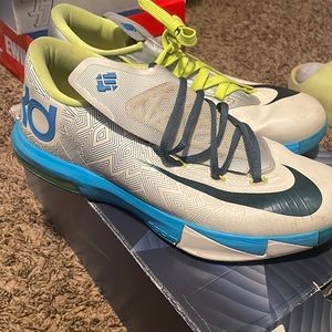 2014
KD 6 'Pure Platinum' Blue & Green US Size 11
